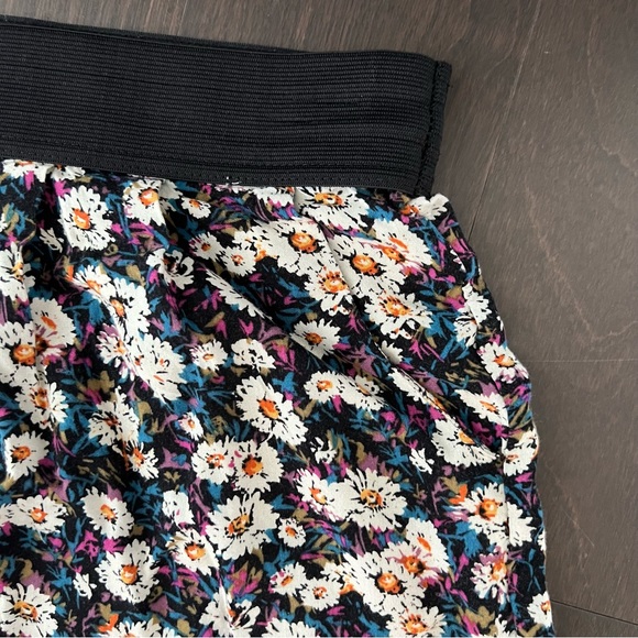 F21 Rayon Floral Short - Picture 3 of 5
